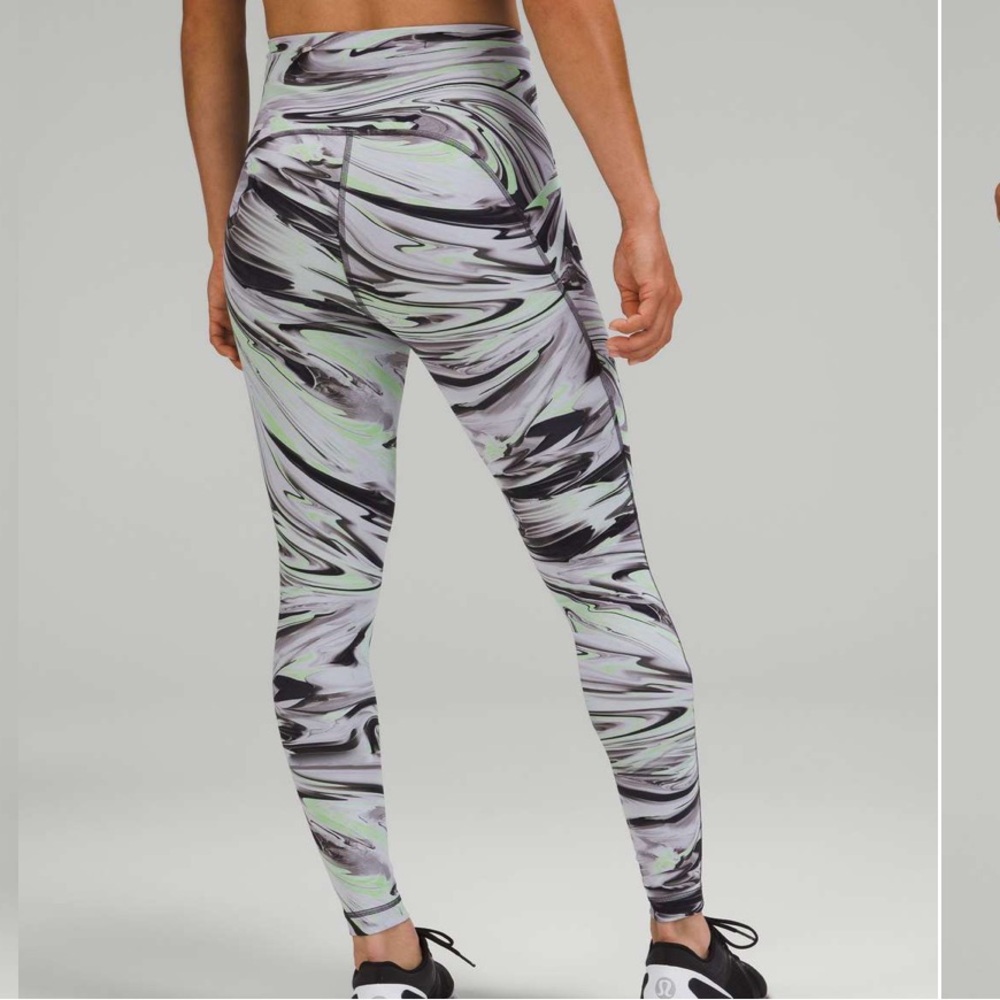 Lululemon Swift Speed High-Rise Tight 28"
Paint Glide Warp Multi size 12